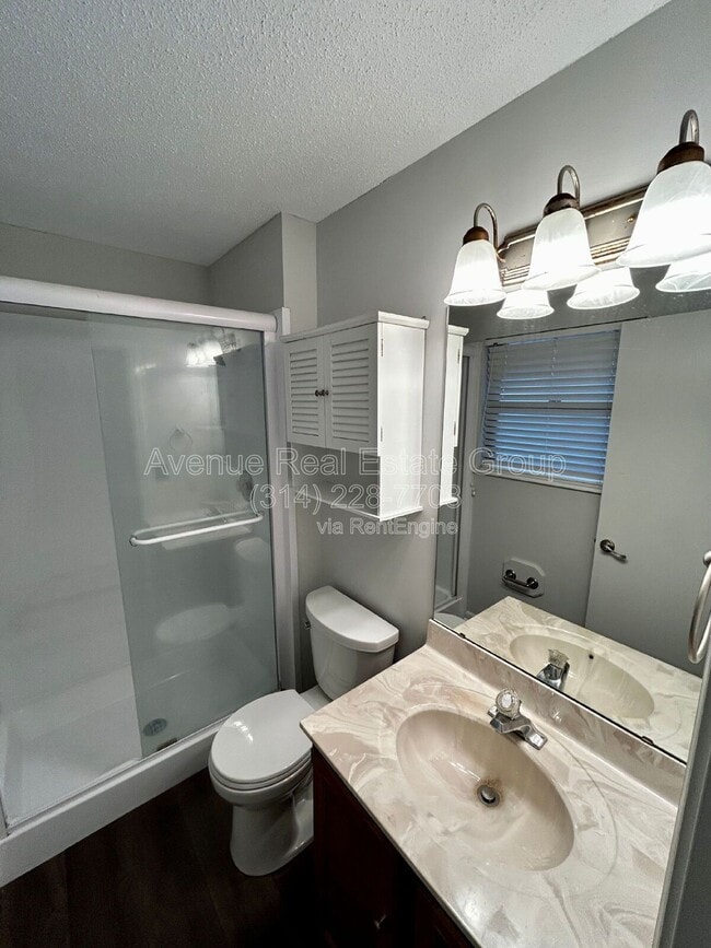 Building Photo - 662 Lakewood Dr