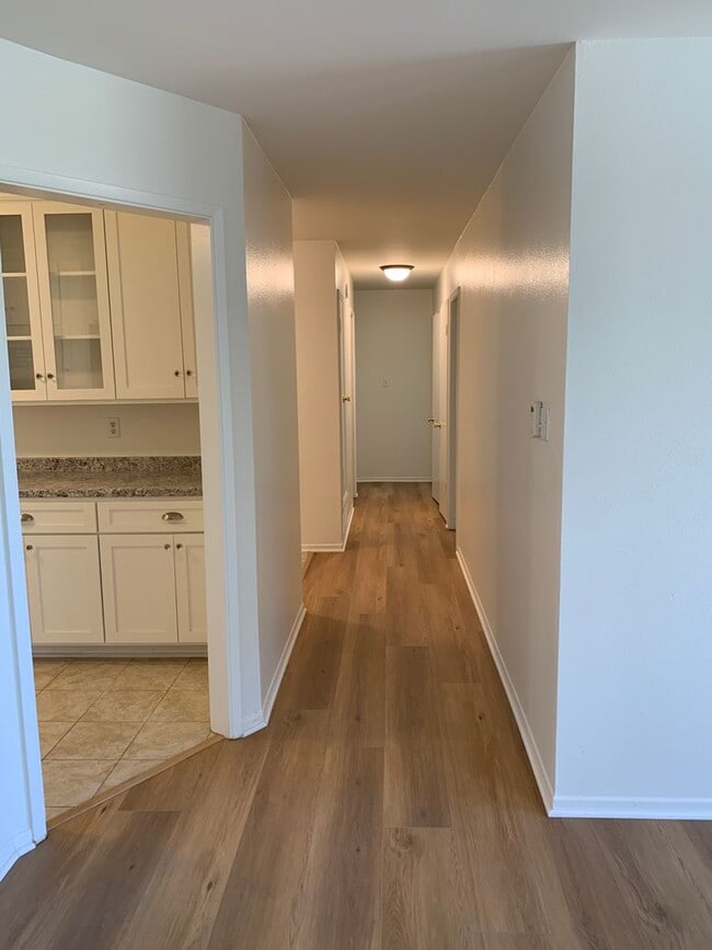 Building Photo - Great Neighborhood, 3 Bedroom Home for Rent