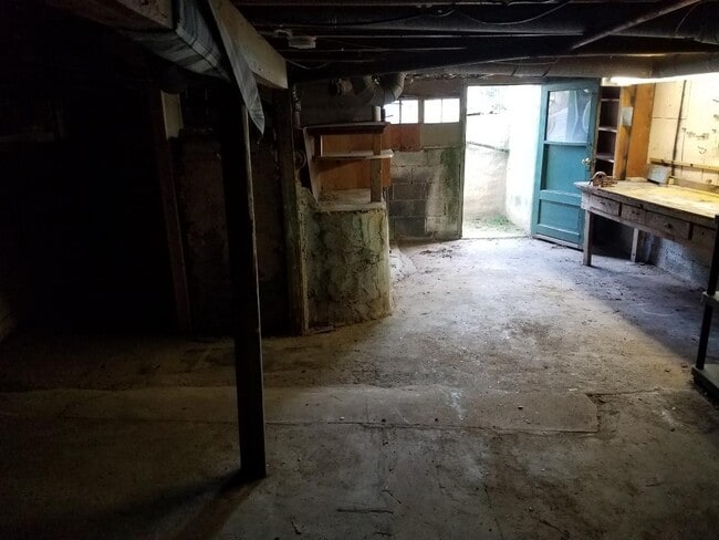 Building Photo - Charming 3bedroom, 1.5bathroom Home