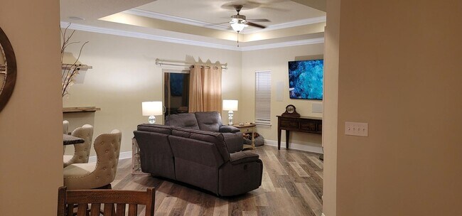 Building Photo - Lovely 3 Bedroom Home in Driftwood Estates!