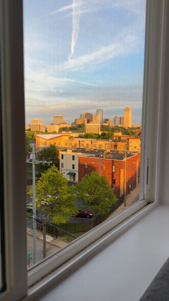 Building Photo - 1125 10th Ave N