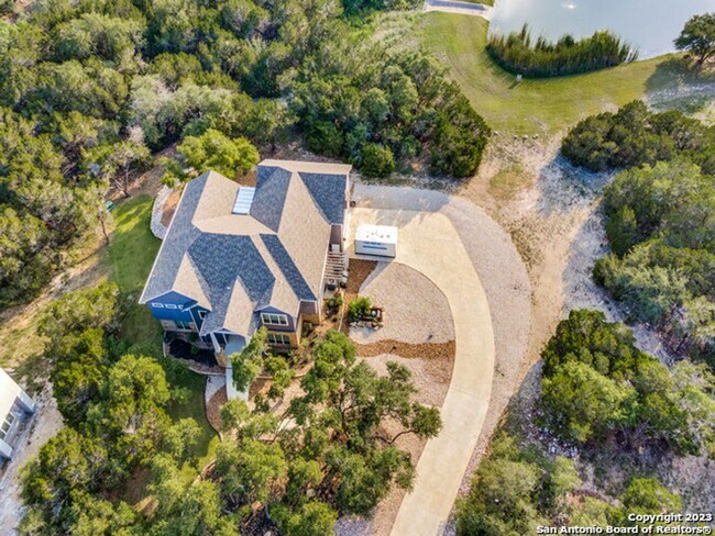 Building Photo - 5 Bedroom/3.5 Bathroom Home in the Ensenad...