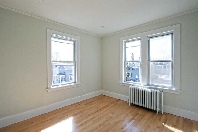 Building Photo - 189 Elm St