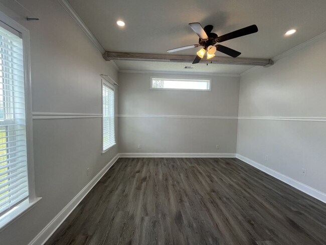 Building Photo - 535 Zebra Dr