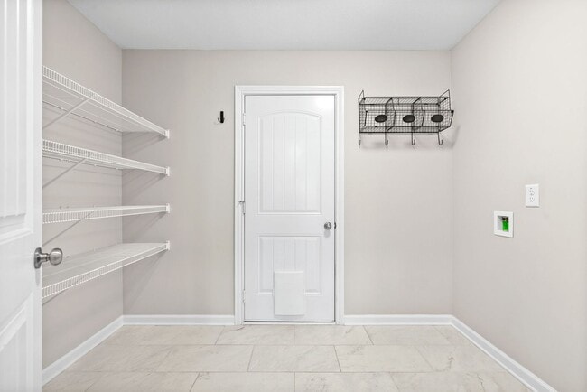 Building Photo - Pet Friendly Three Bedroom!