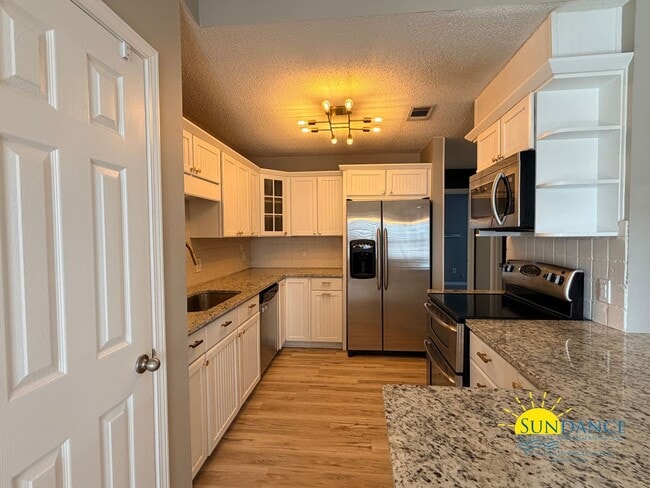 Building Photo - Charming Custom Details & Cul-de-Sac Living in Mary Esther!