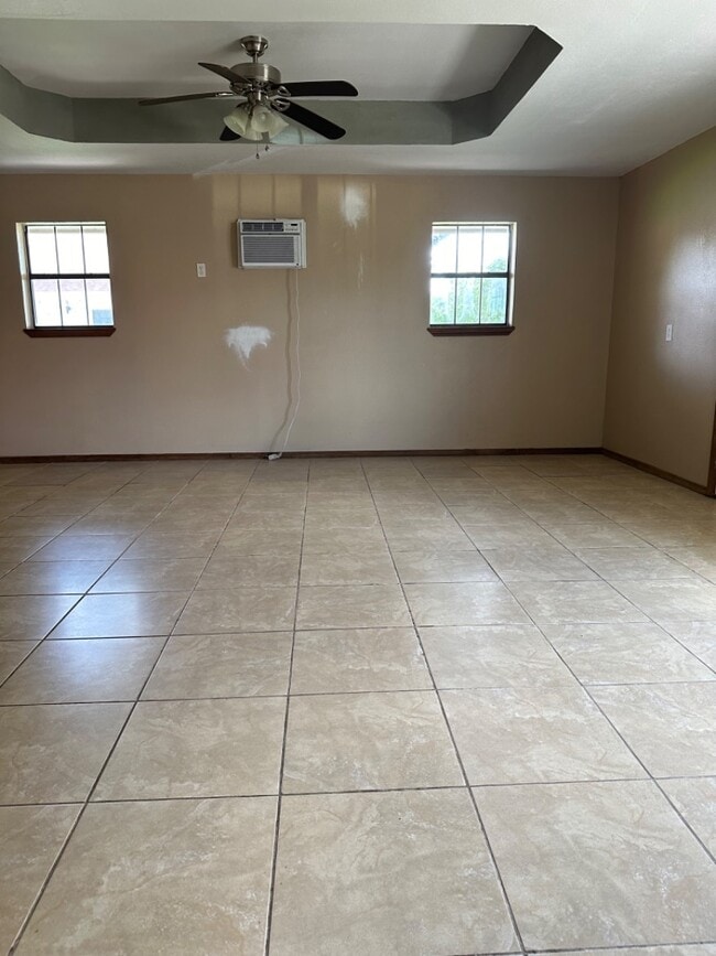 Building Photo - 2729 Palmer Dr