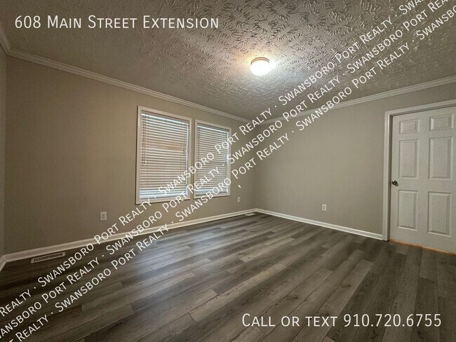 Building Photo - 608 Main St Ext