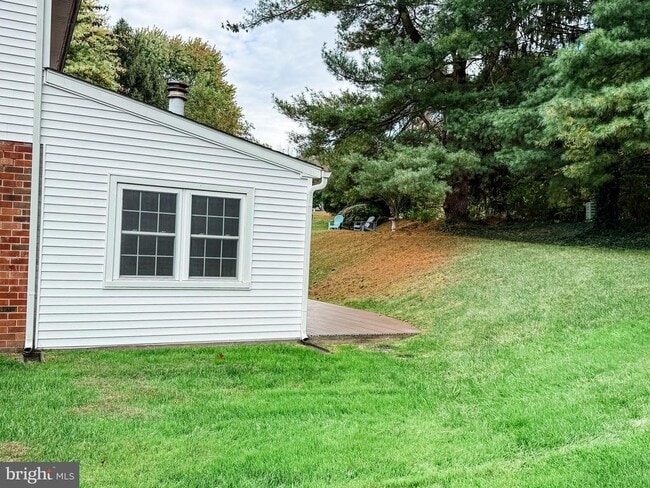 Building Photo - 112 Llandovery Dr