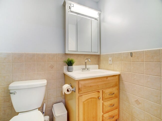 Building Photo - 8841 John F. Kennedy Blvd