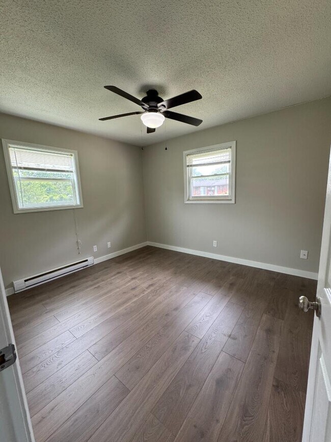 Building Photo - 4837 Greenfield Dr