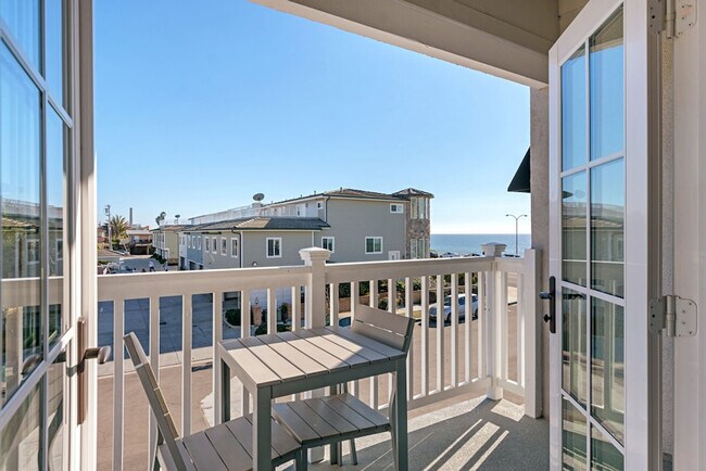 Building Photo - 3690 Carlsbad Blvd