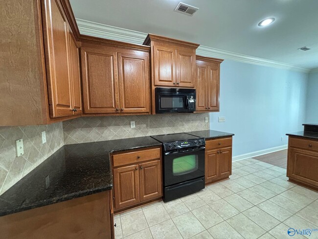 Building Photo - 15110 Lakeside Trail SW