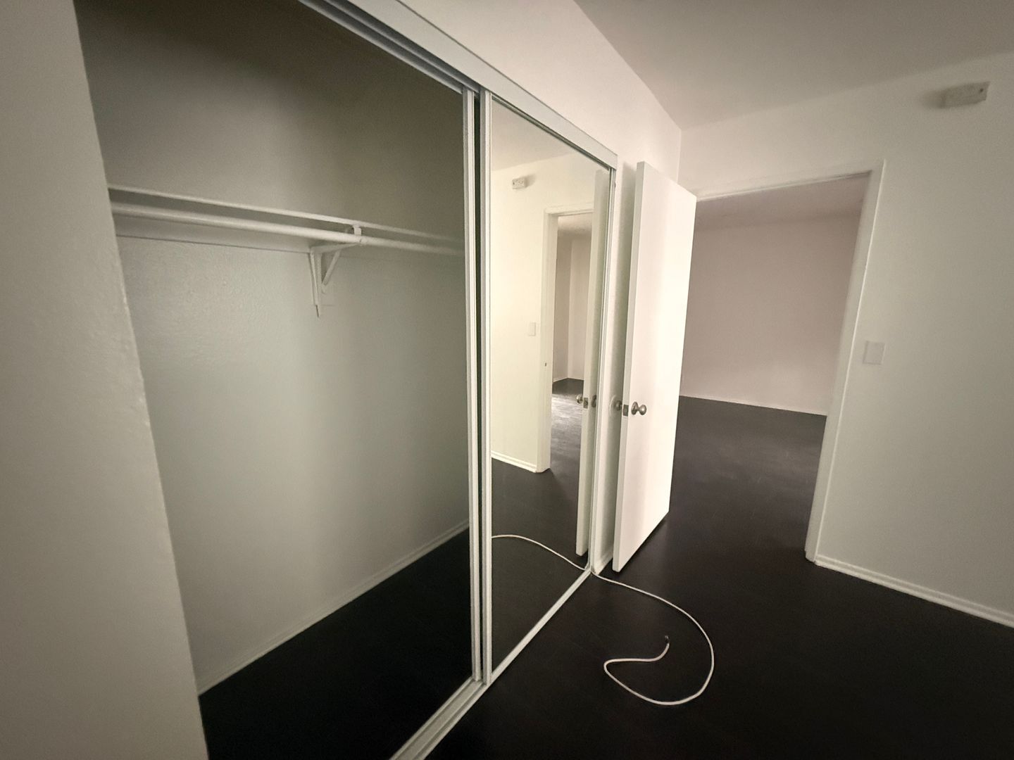 Building Photo - 827 S Wilton Pl