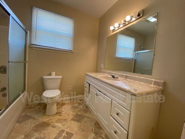 Building Photo - 122 Buena Vista Pl
