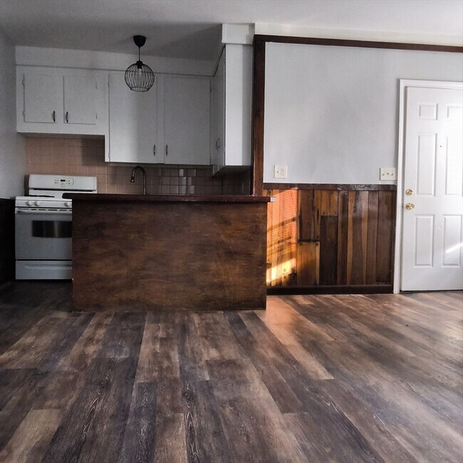 Building Photo - 212-218-218 Lowell St