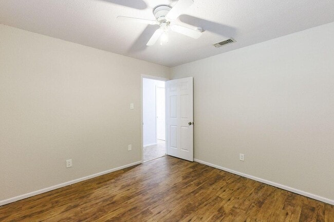 Building Photo - 5519 1st Pl