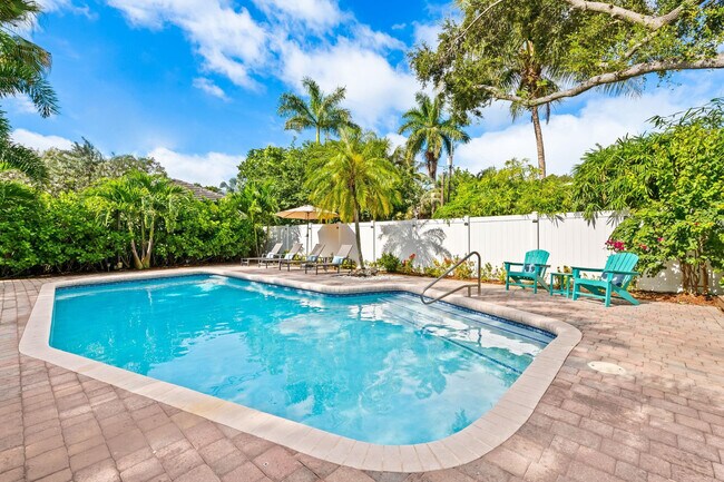 Building Photo - 1300 SW 17th St