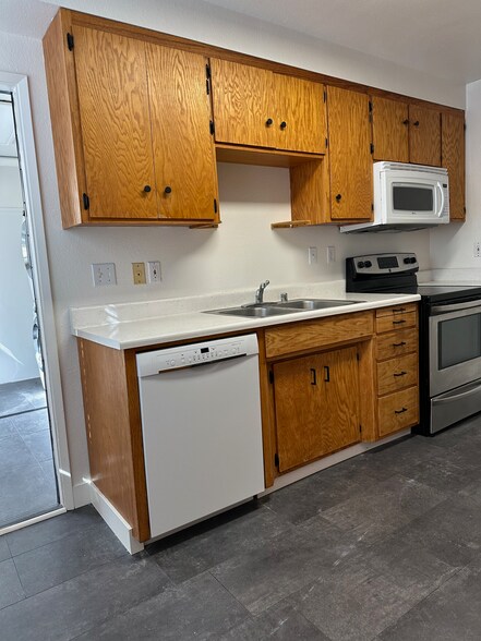 Kitchen - 681 37th Ave