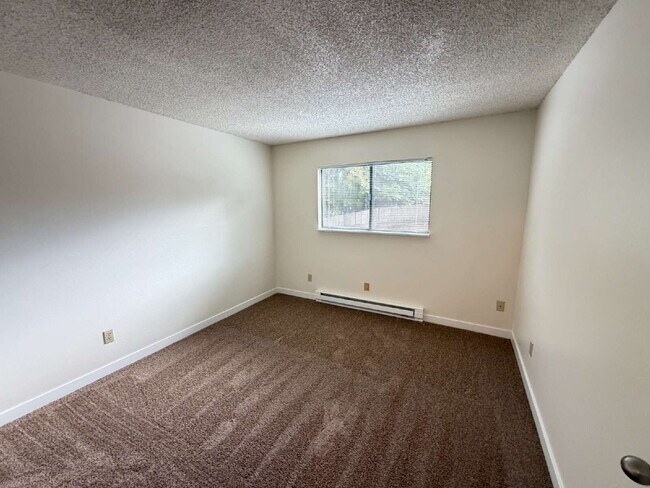 Building Photo - 2-Bedroom Near Mt. Tabor