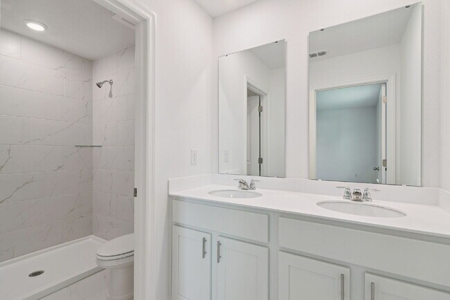 Building Photo - 1108 Elm Dr