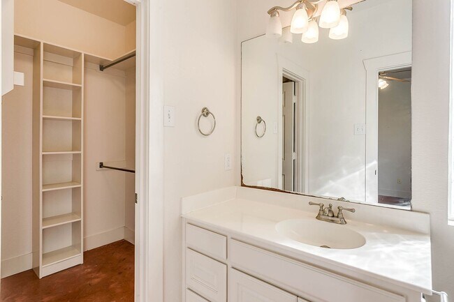Building Photo - Wayside Duplex