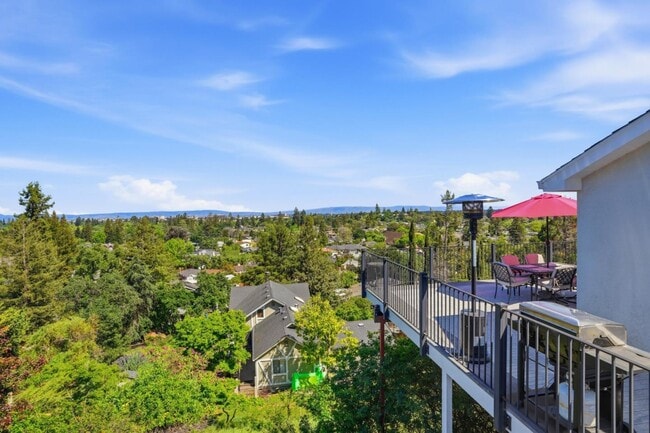 Building Photo - 531 Upland Rd