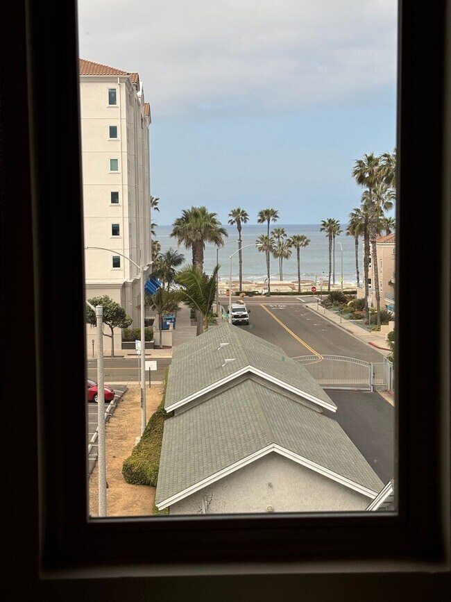 Building Photo - Live the Coastal Life- 2BR/2BA Condo Just ...
