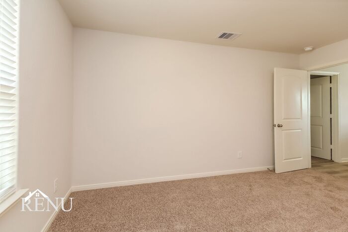 Building Photo - 10466 Sweetwater Creek Dr