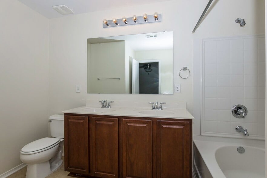 Building Photo - 6413 Prosperity Commons Dr