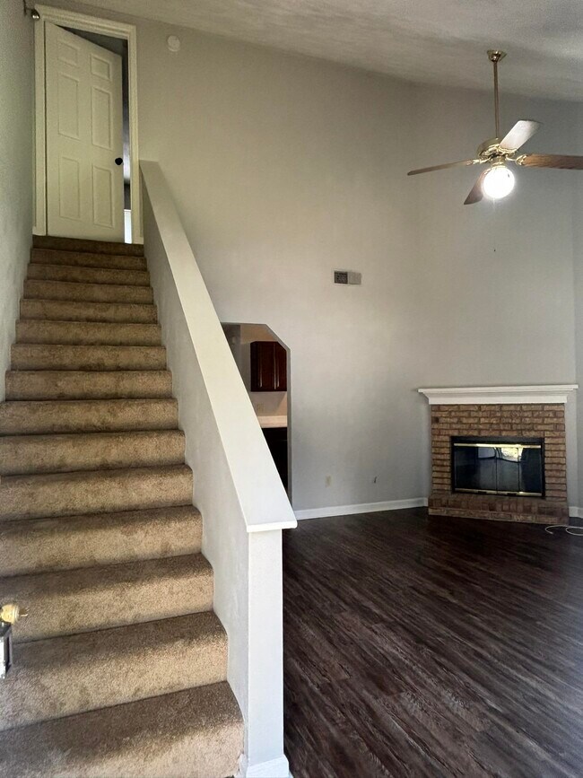 Building Photo - 2901 Richview Park Cir S