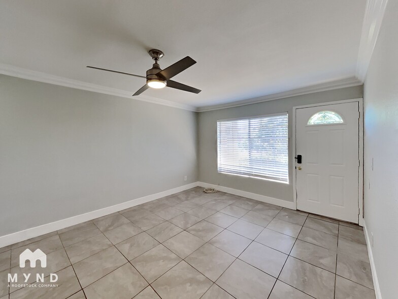 Building Photo - 4775 Seminole Dr