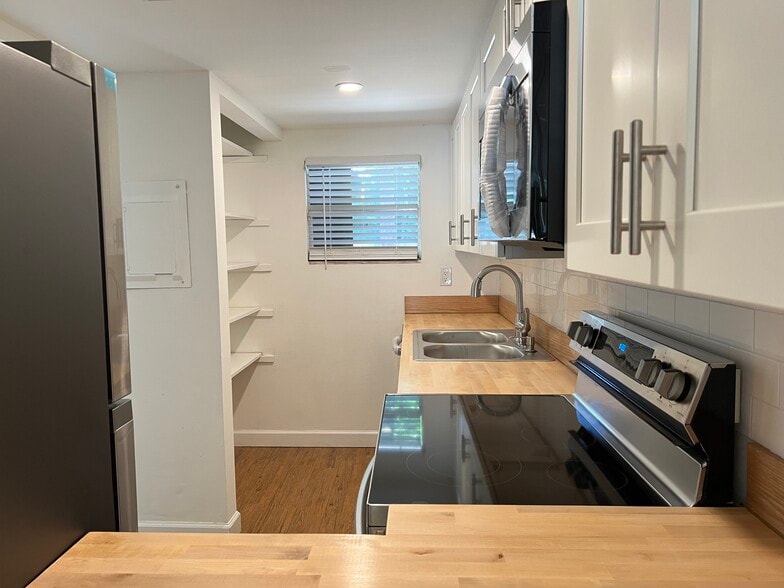 Building Photo - 701 SW 75th St