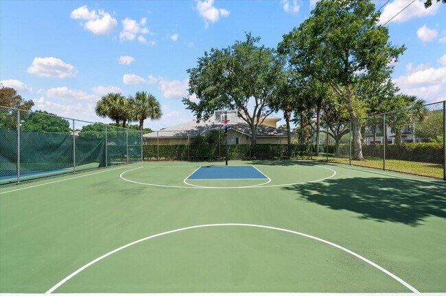 Building Photo - 12556 Woodmill Dr