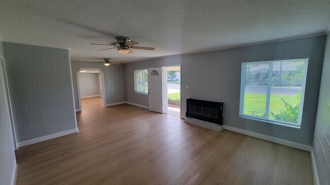 Building Photo - 2321 Dora St
