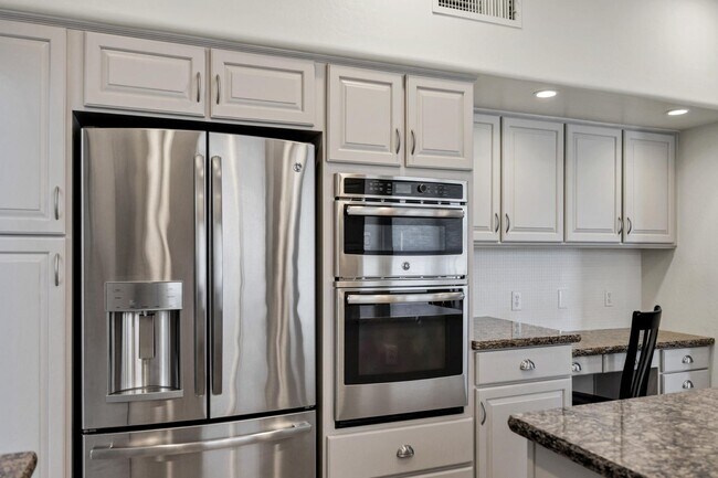 Building Photo - 13744 E Lupine Ave