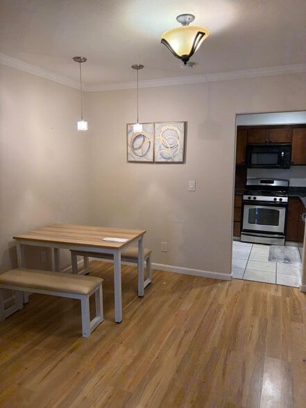 Building Photo - 558 A St