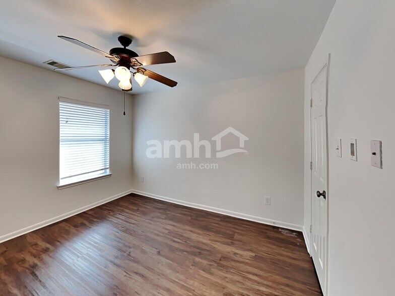 Building Photo - 2303 Cantabria Ln