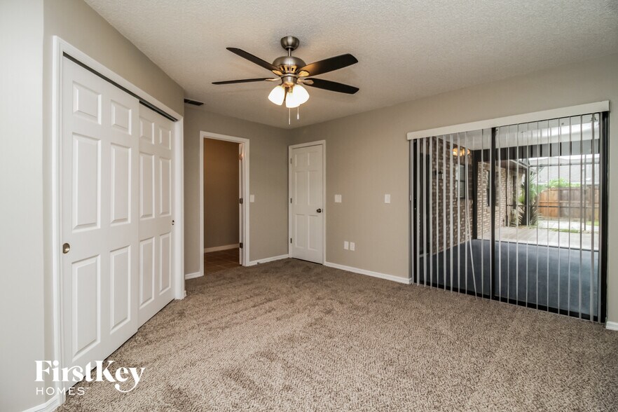 Building Photo - 836 Sylvia Dr