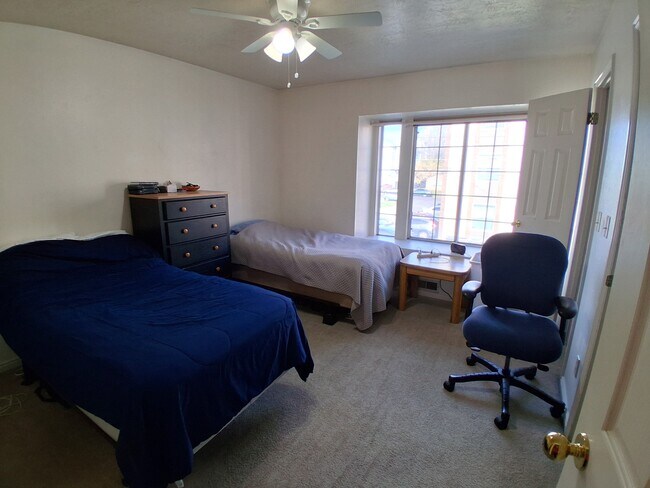 Building Photo - 565 N 300 E