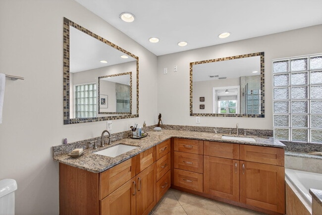 Building Photo - 18221 SE Fairview Cir