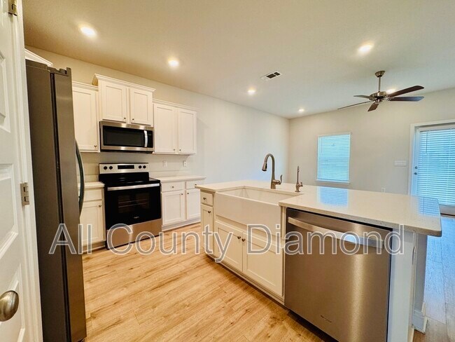 Building Photo - 10 Renea Cv