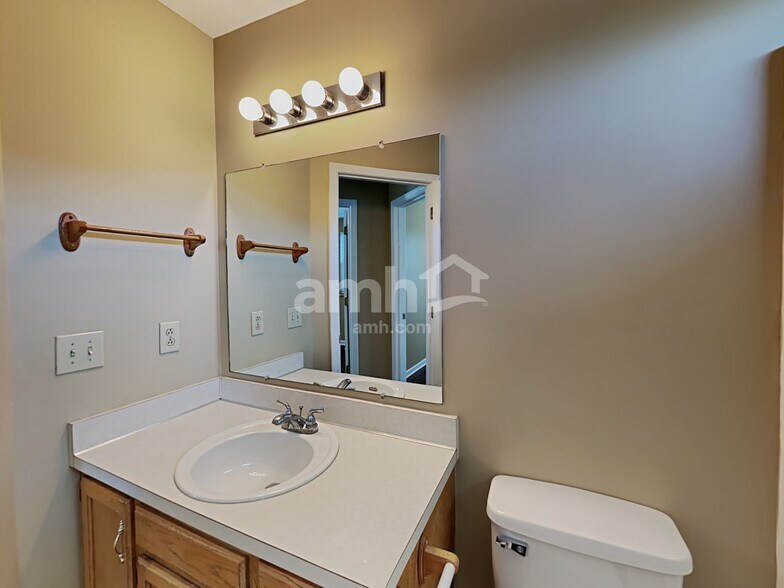 Building Photo - 2011 Lassiter Dr