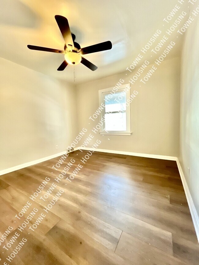 Building Photo - 554 26th St