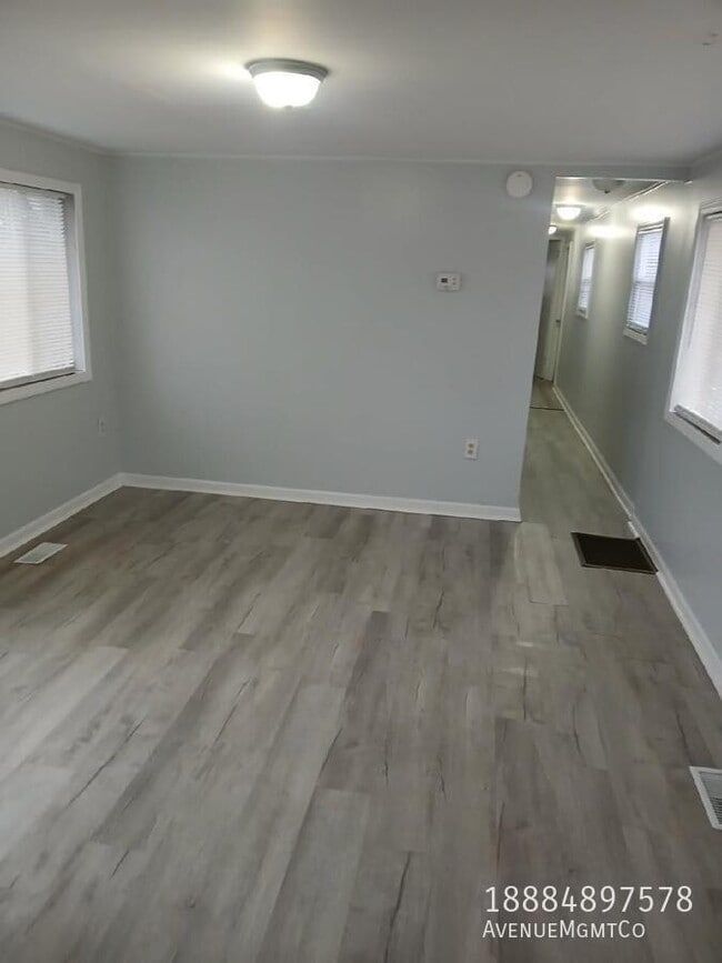 Building Photo - 715 23rd St NW