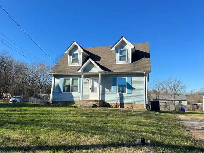 Building Photo - Cape Cod with 3 Bed/2 Bath with Basement!