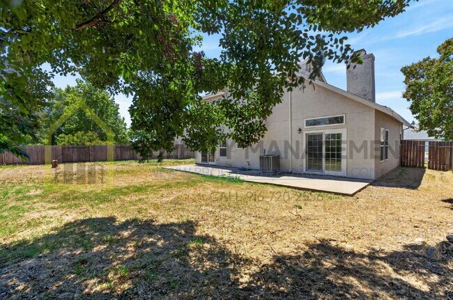 Building Photo - Spacious 3-Bedroom Retreat with 2.5 Baths in Prime Elk Grove Location
