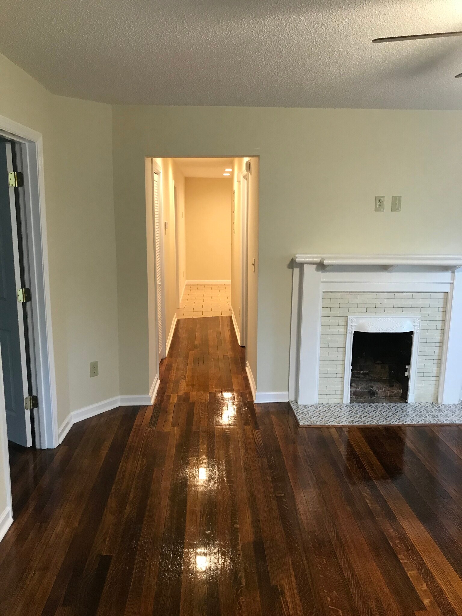 Building Photo - 201 W Locust St