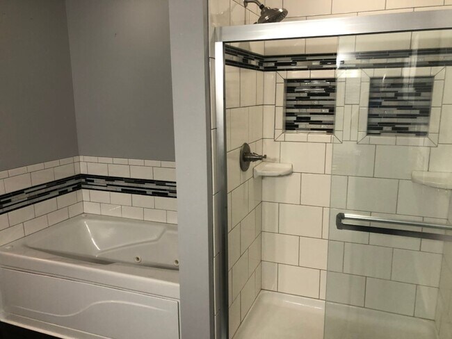 Building Photo - Home for rent in Bellevue!
