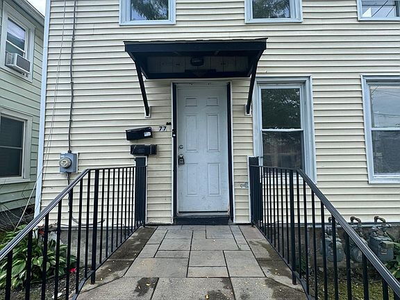 Primary Photo - 77 Cottage St